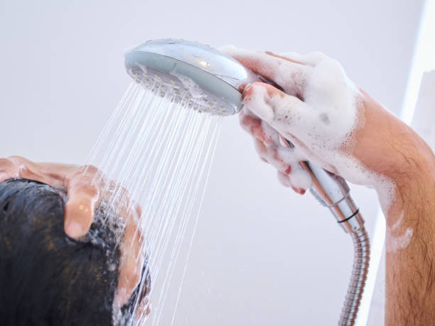 Comment nettoyer et entretenir un pommeau de douche anti-calcaire