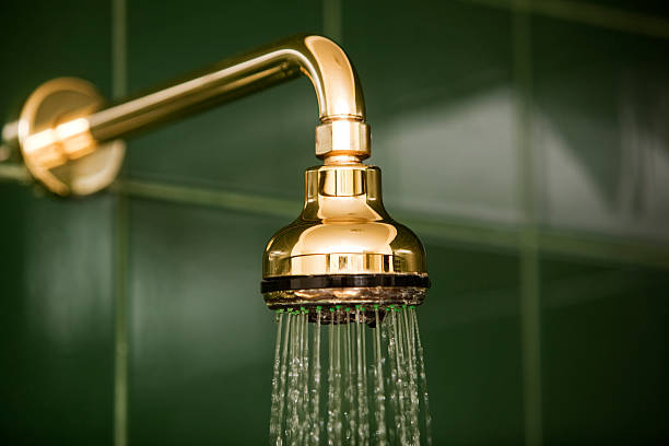 Comment nettoyer et entretenir un pommeau de douche anti-calcaire