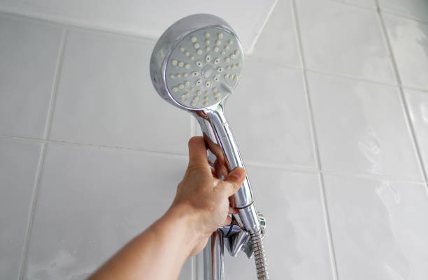 nettoyer et entretenir un pommeau de douche anti-calcaire