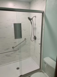 Comment enlever le calcaire sur une paroi de douche en verre?