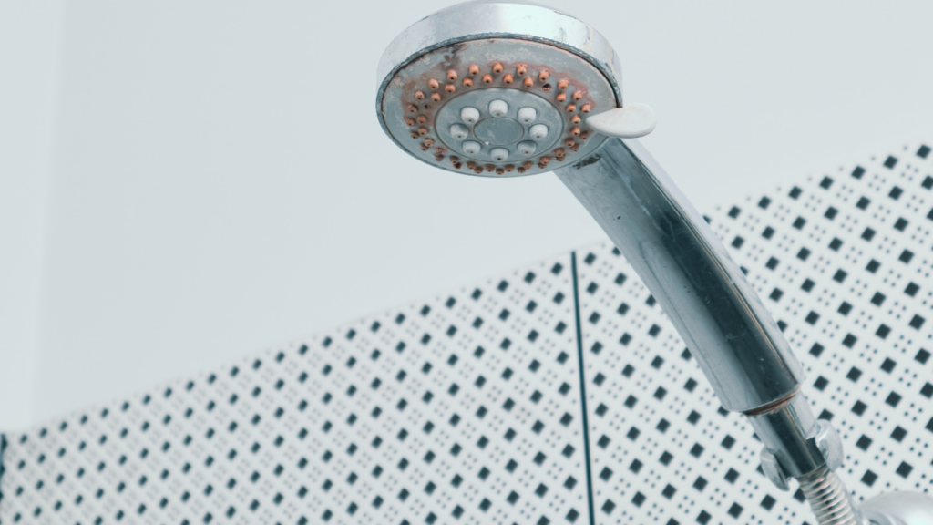 Quel est le meilleur pommeau de douche anti-calcaire ? (Synthèse UFC-Que Choisir & 60 Millions)