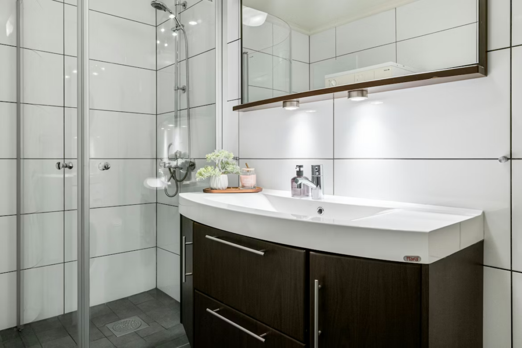 Vanité de salle de bain 48 pouces : le compromis parfait ? Guide Canada 2026