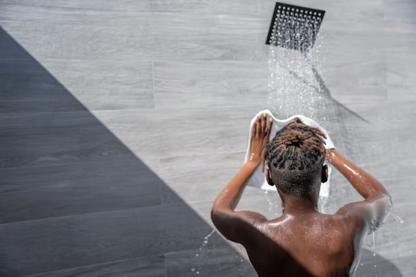 Pommeau de douche filtrant Seoni : notre avis honnête (calcaire, cheveux, peau)