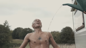 Meilleure douche solaire camping 2026 : comparatif et guide d'achat