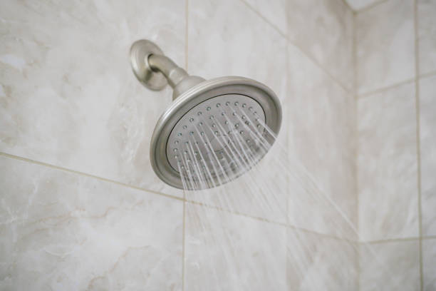 Hauteur ideale pour un pommeau de douche : norme, reglages et conseils d'installation