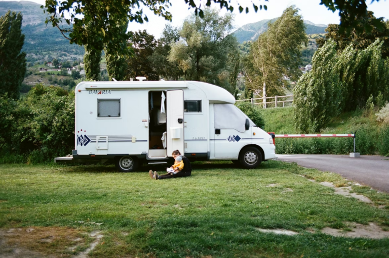 Rénover la salle de bain d'un camping-car : étapes et matériaux