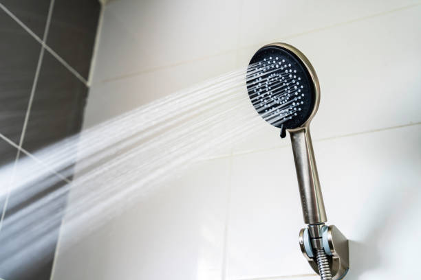 Pommeau de douche qui coule après fermeture : pourquoi ça arrive et comment y remédier