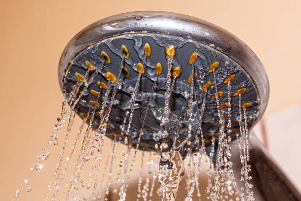 Pommeau de douche qui coule après fermeture : pourquoi ça arrive et comment y remédier