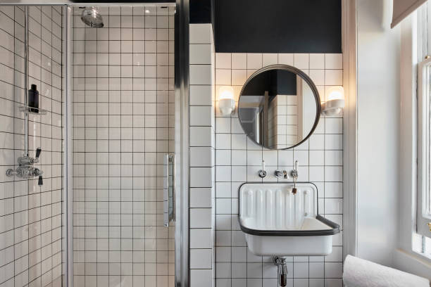 Calcaire sur les parois et vitres de douche : comment l'enlever (et l'éviter pour de bon)