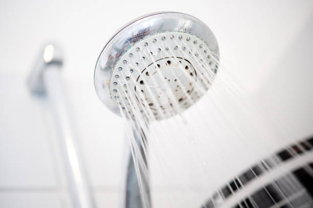 Comment augmenter la pression de la douche ? Guide 2026