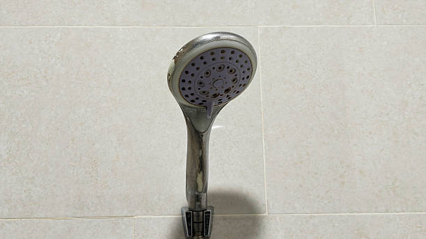 Comment augmenter la pression de la douche ? Guide 2026