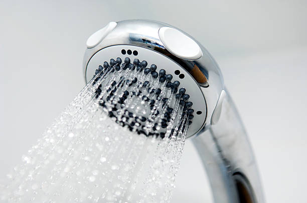 Comment augmenter la pression de la douche ? Guide 2026