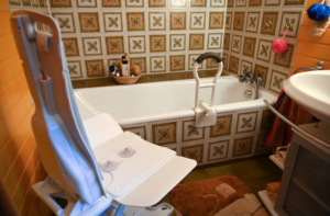 Tapis de douche antidérapant senior et PMR : lequel choisir ?