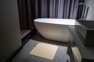 Quel tapis antidérapant choisir pour une douche à l'italienne ?