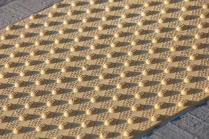 Tapis de douche antidérapant grande taille et sur mesure : comment bien choisir ses dimensions