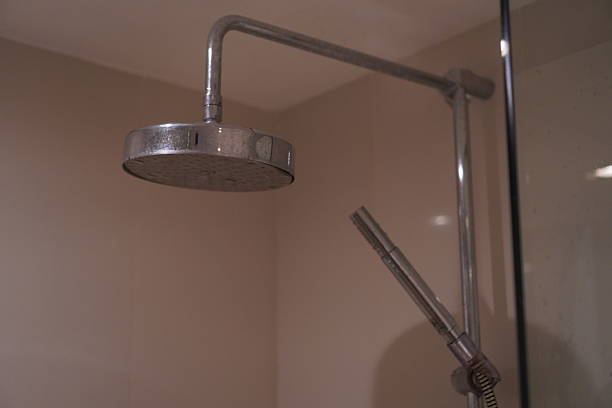 Colonne de douche cuivre : avantages, entretien, modèles