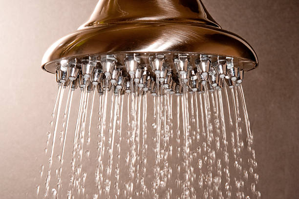 Colonne de douche dorée : comment bien la choisir (or brossé, or rose, doré mat)