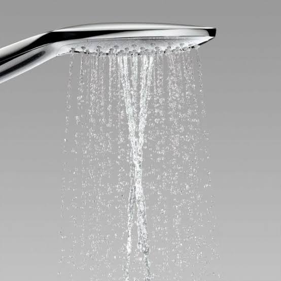 Jets d’eau du pommeau Hansgrohe Raindance Select S 120 en fonctionnement