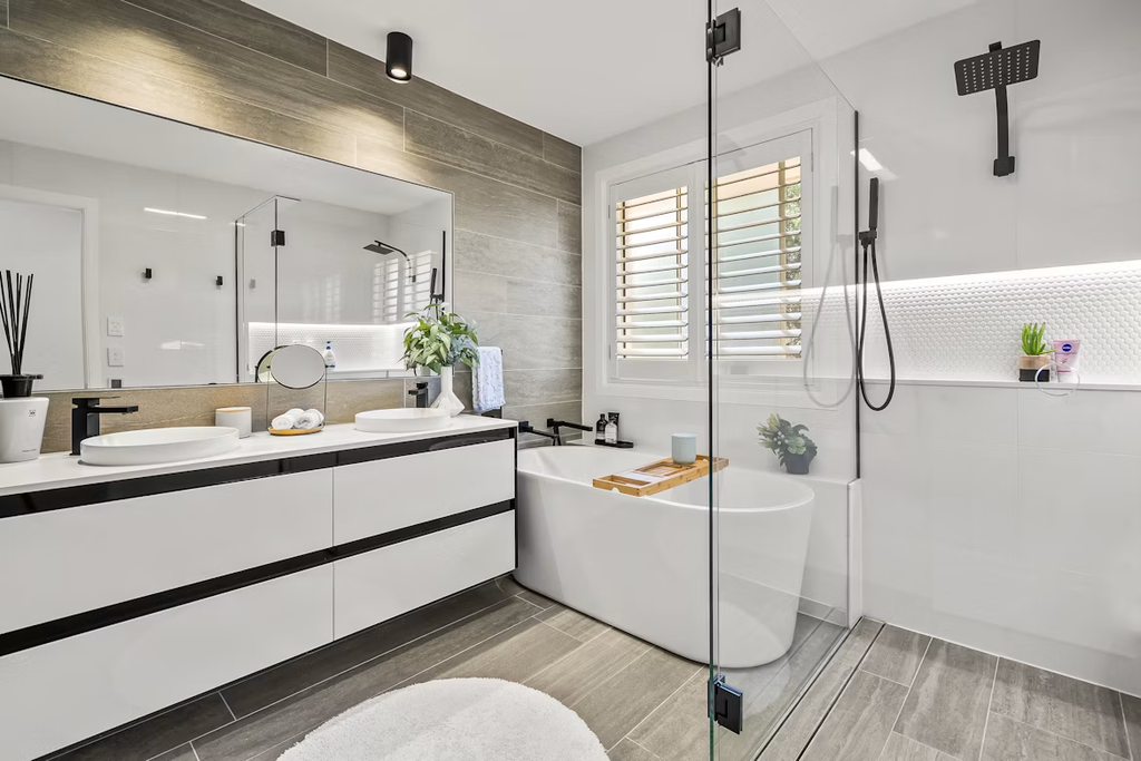Prix d'une salle de bain en 2026 : combien prévoir selon vos travaux