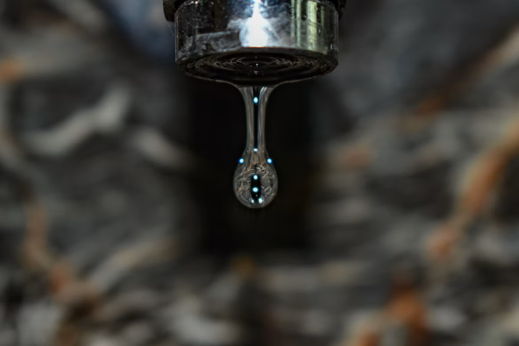 Fuite d'eau à la maison : comment la détecter avant qu'elle ne coûte cher