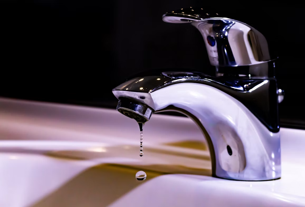 Fuite d'eau à la maison : comment la détecter avant qu'elle ne coûte cher